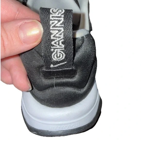 Nike Giannis Immortality Men's Basketball Sneakers Black/White Size 7.5 GUC - Picture 4 of 12